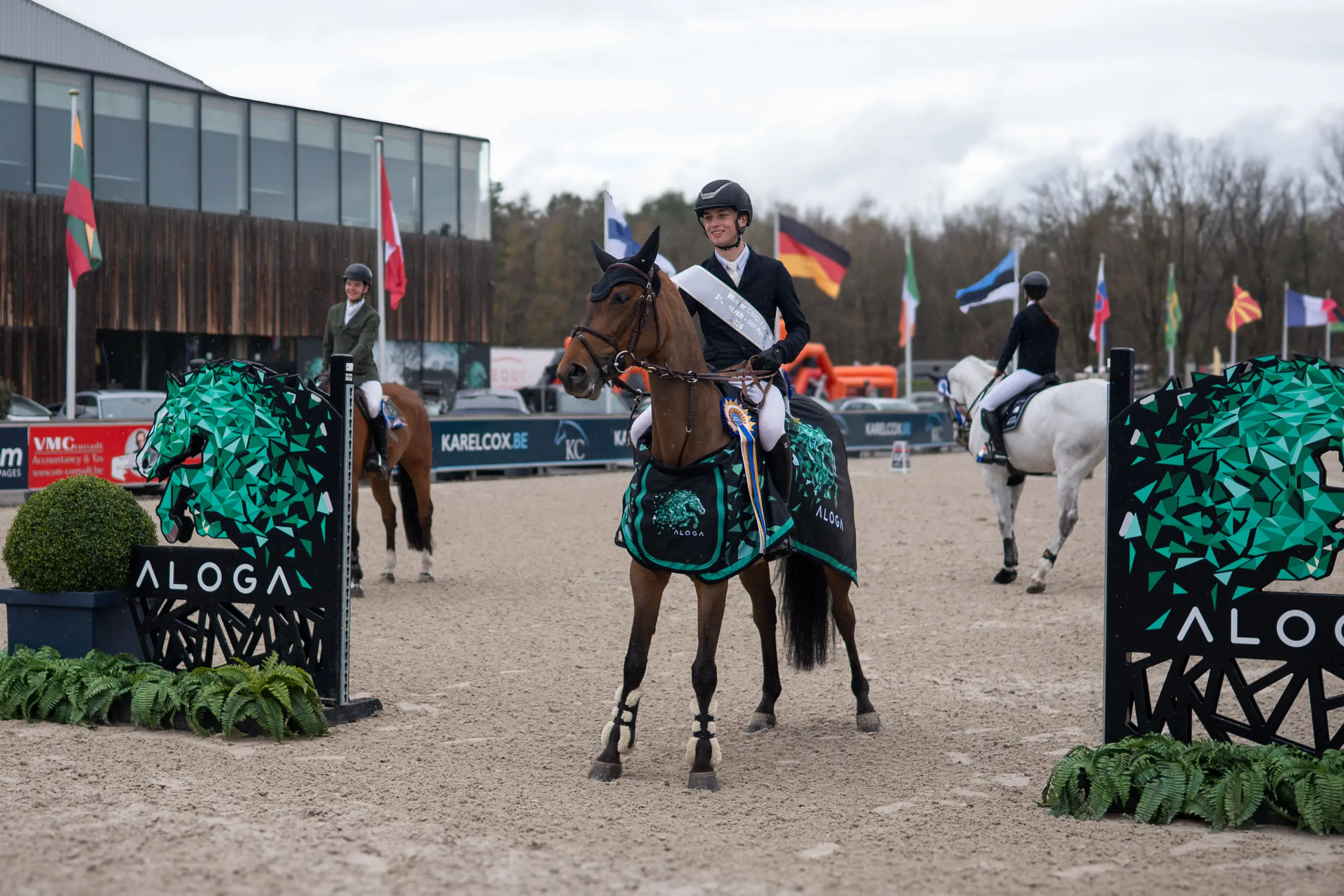 Winnares met sjerp verlaat de piste op Sentower Park